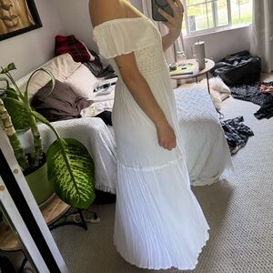 Elegant Off-Shoulder or On- Shoulder White Dress